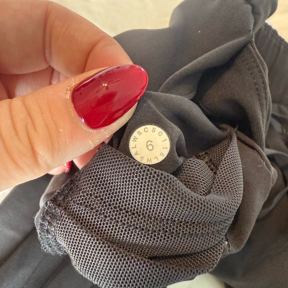 Lululemon on the fly pant - Picture 2 of 2